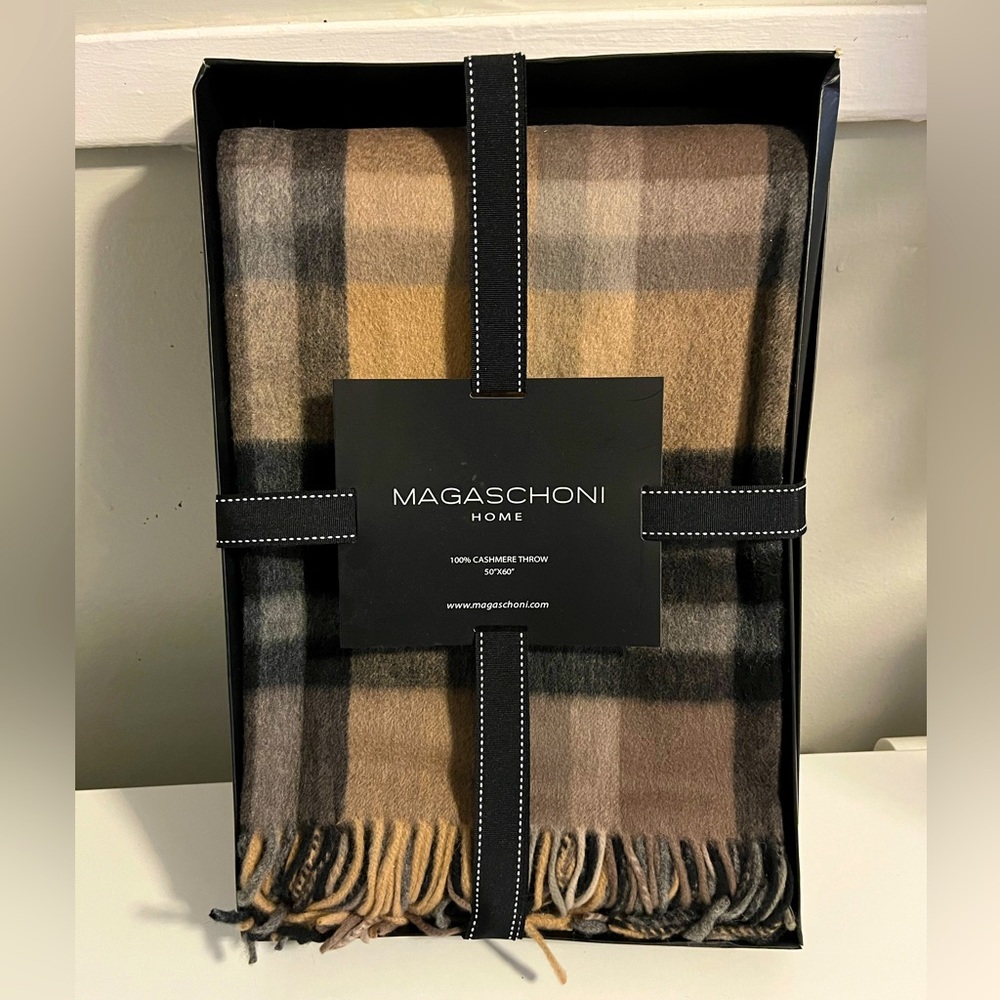 Plaid Magaschoni 100% Cashmere Throw
